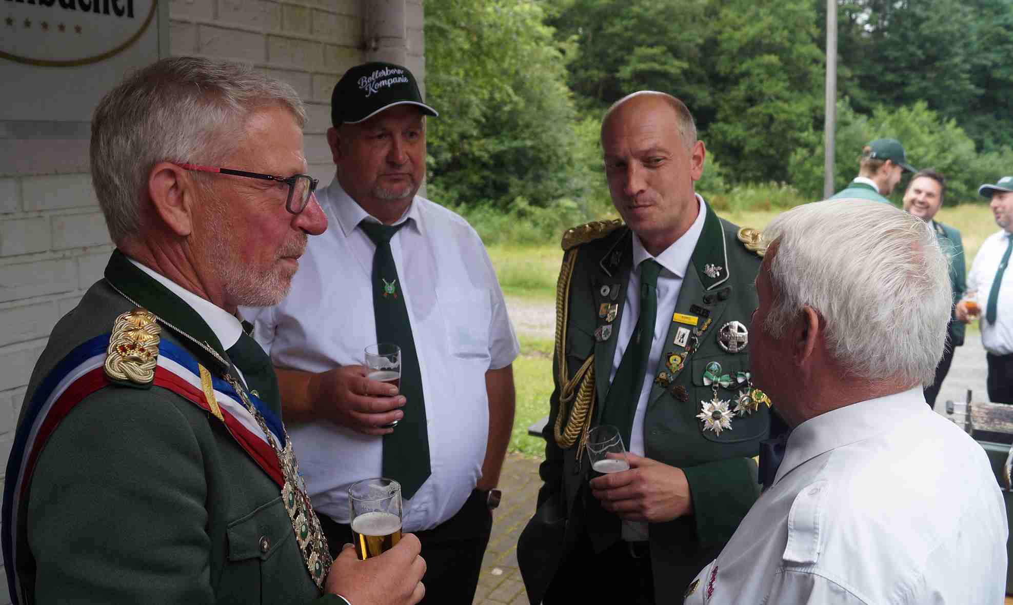 mo DG Buke Oberst Konig Intert